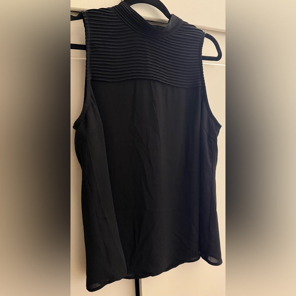 Skies Are Blue - elegant black sleeveless blouse, easy care, size L, like new